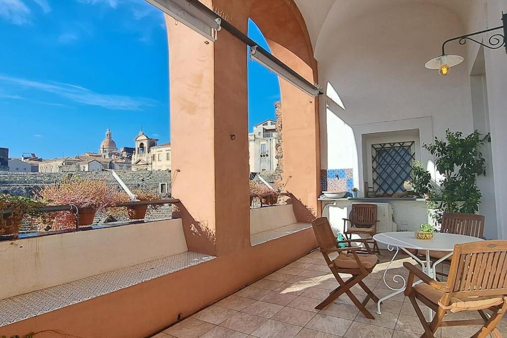 Finestre Sul Teatro - Catania - Parking Included Apartment Bilik gambar