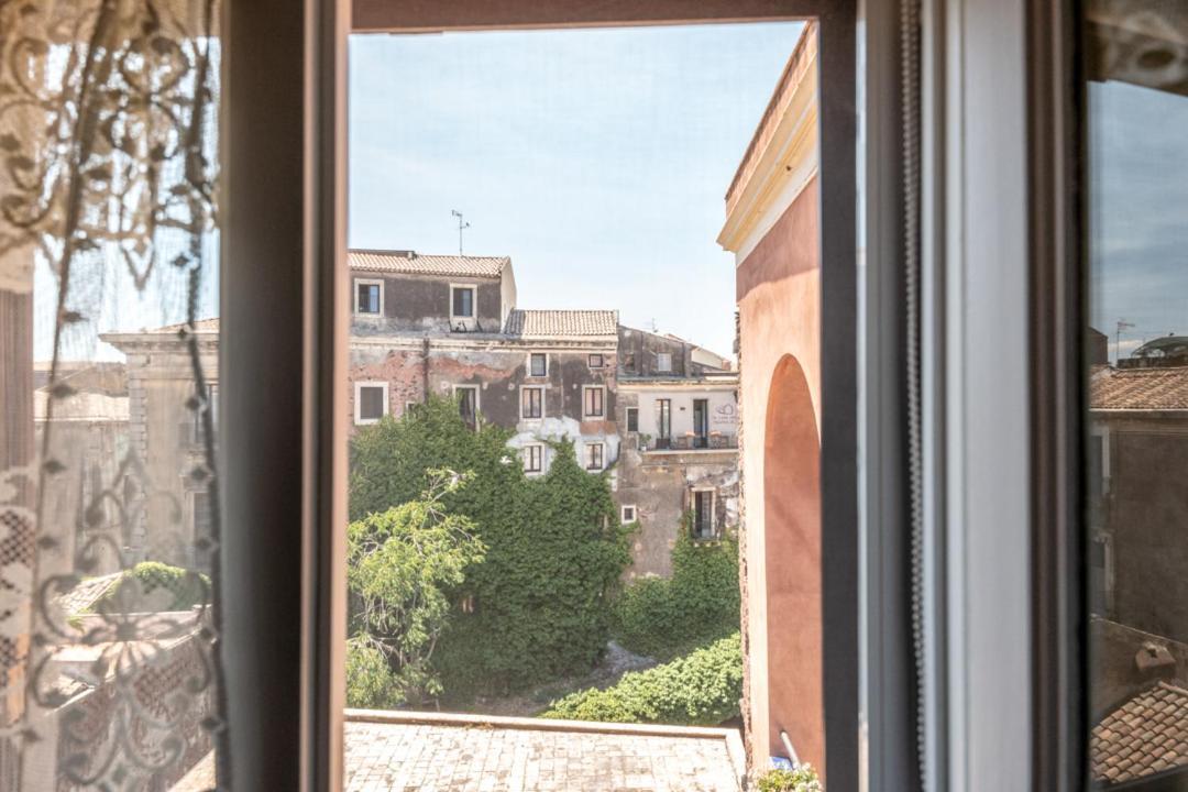 Finestre Sul Teatro - Catania - Parking Included Apartment Luaran gambar