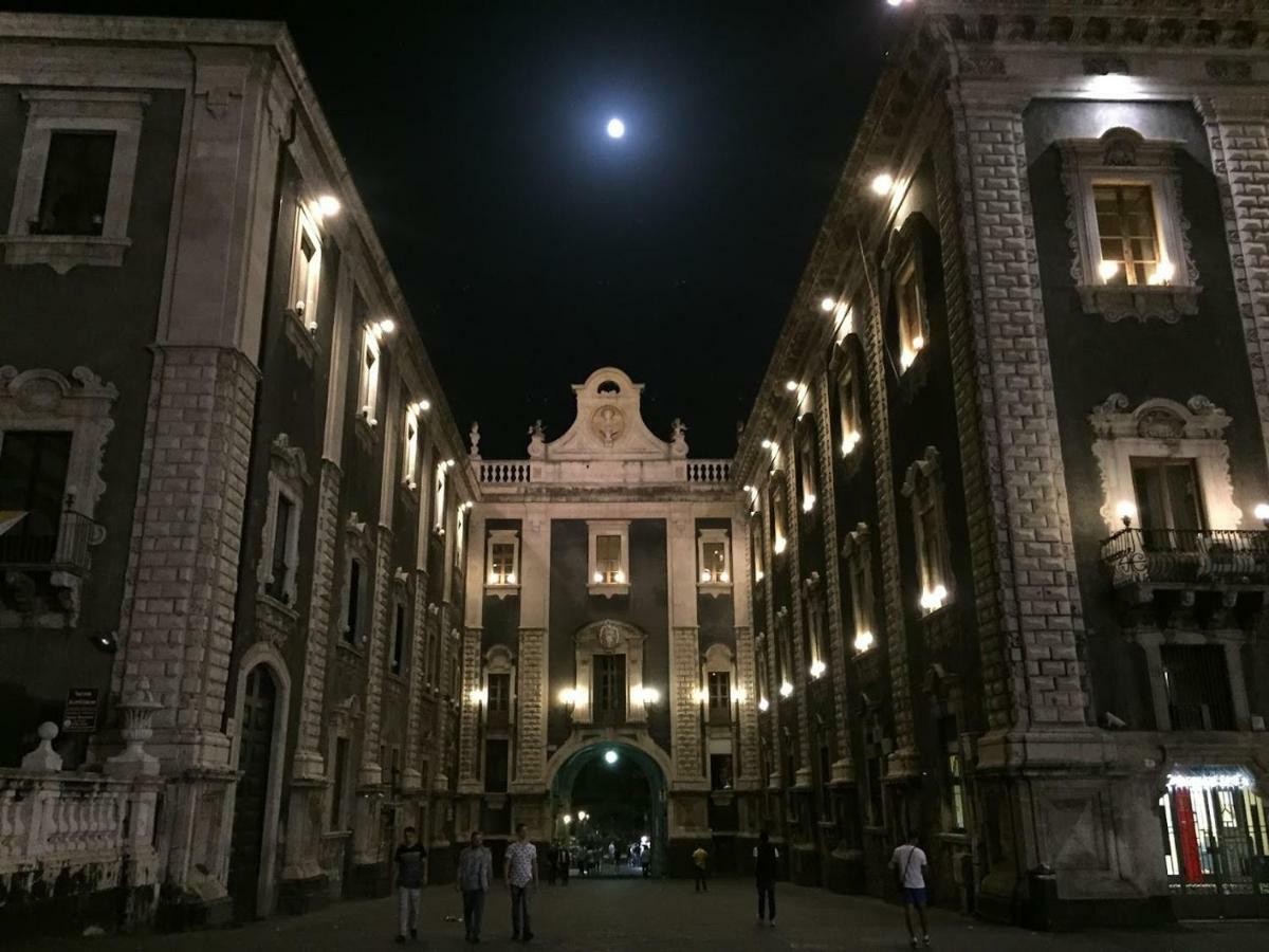 Finestre Sul Teatro - Catania - Parking Included Apartment Luaran gambar